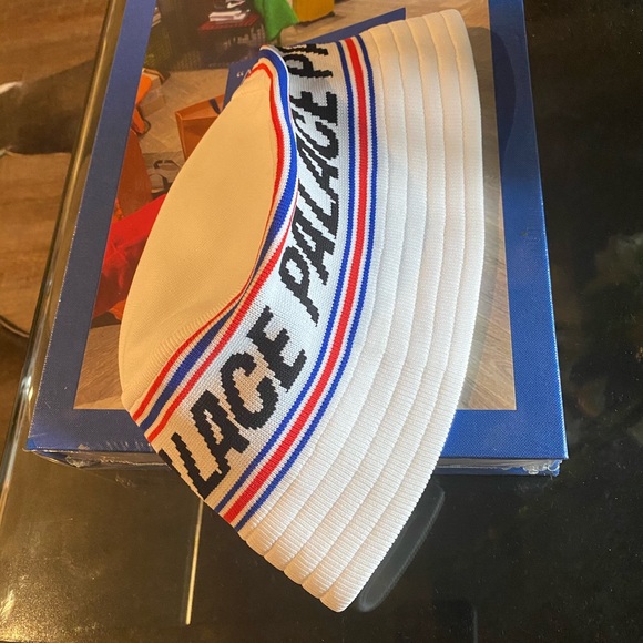 PALACE - Picture 2 of 3